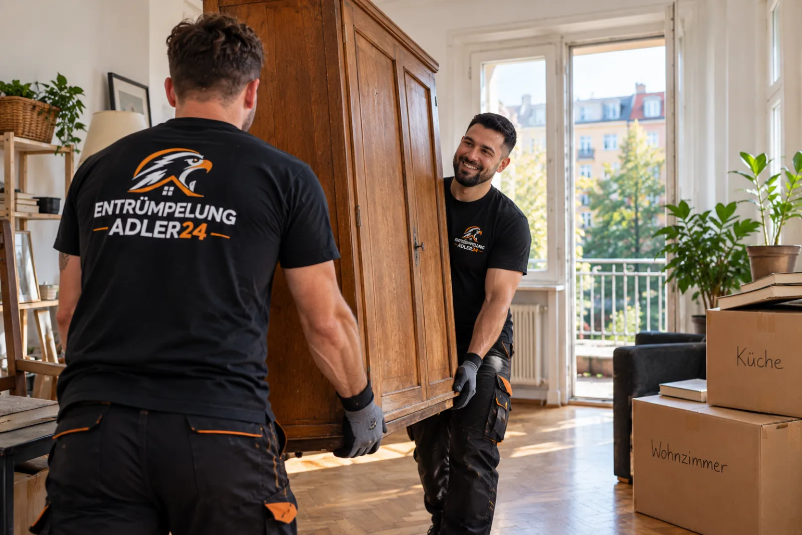 Entrümpelung in Berlin-Biesdorf: Team von Adler24 bei der Arbeit